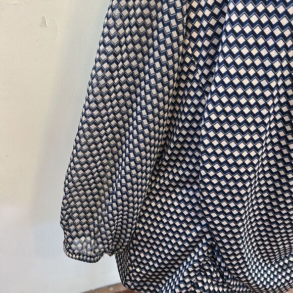 Chenault navy cream patterned long sheer sleeve blouse Size 2X New - Picture 4 of 11